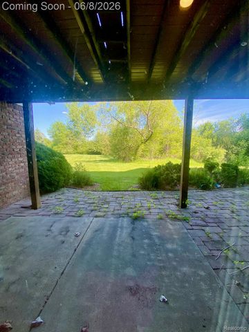 8095 Woodstone Court, Grand Blanc Charter Township, MI 48439