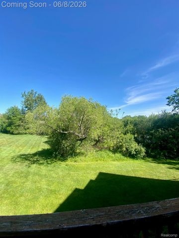 8095 Woodstone Court, Grand Blanc Charter Township, MI 48439