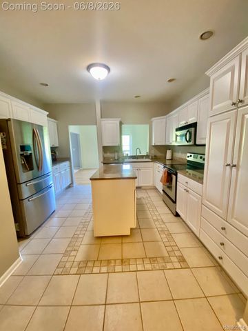 8095 Woodstone Court, Grand Blanc Charter Township, MI 48439