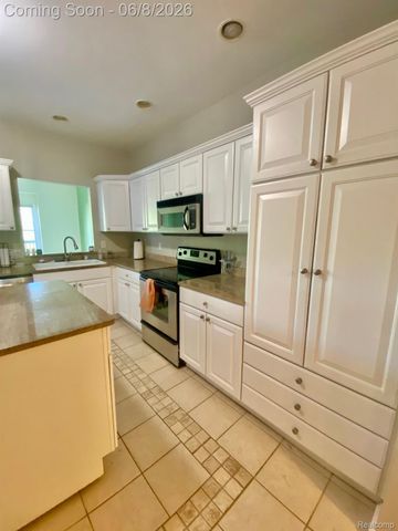 8095 Woodstone Court, Grand Blanc Charter Township, MI 48439