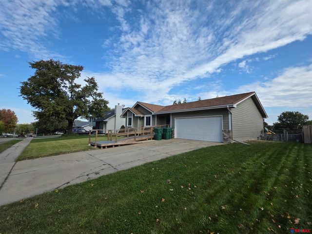 7837 S 70 Street, La Vista, NE 68128