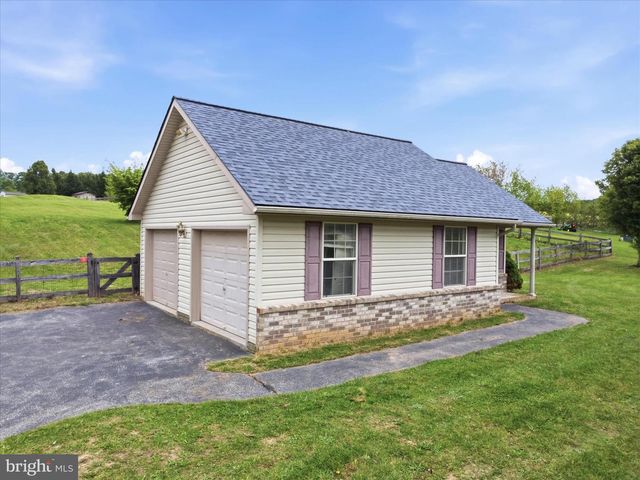 104 FROGTOWN RD, Hanover, PA 17331