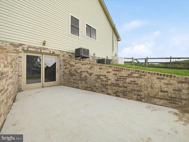 104 FROGTOWN RD, Hanover, PA 17331