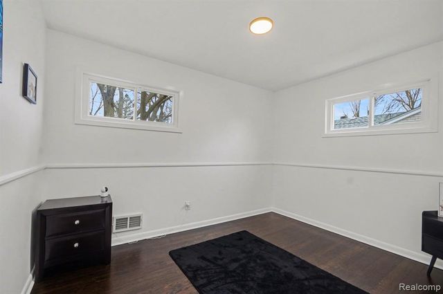 9871 Doris Street, Livonia, MI 48150