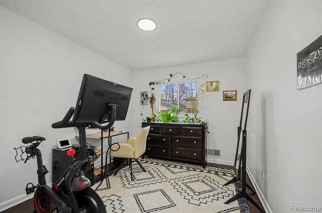 9871 Doris Street, Livonia, MI 48150