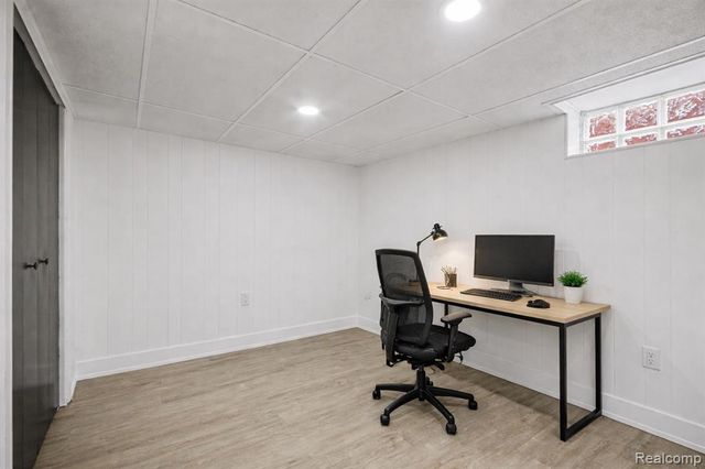 9871 Doris Street, Livonia, MI 48150