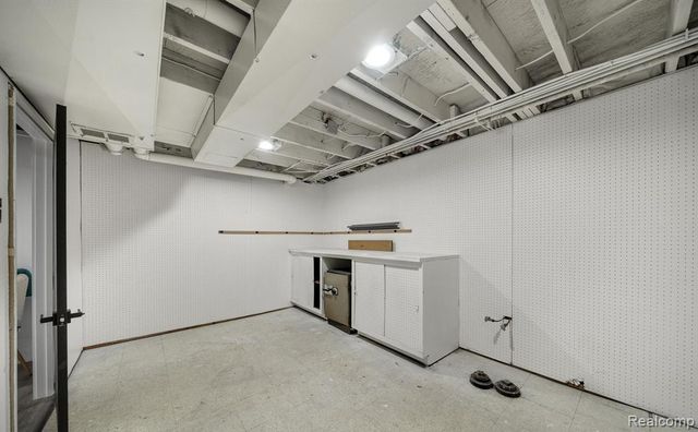 9871 Doris Street, Livonia, MI 48150