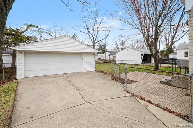 9871 Doris Street, Livonia, MI 48150