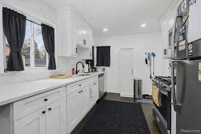 9871 Doris Street, Livonia, MI 48150