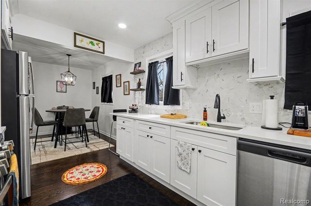 9871 Doris Street, Livonia, MI 48150