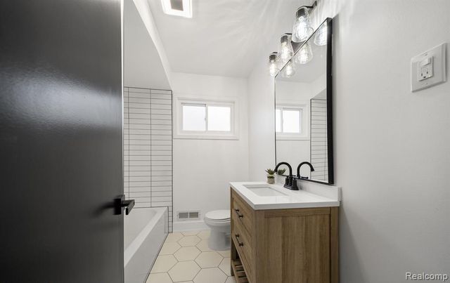 9871 Doris Street, Livonia, MI 48150