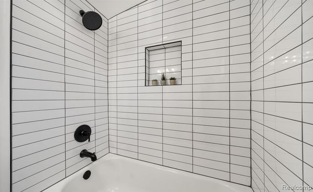 9871 Doris Street, Livonia, MI 48150