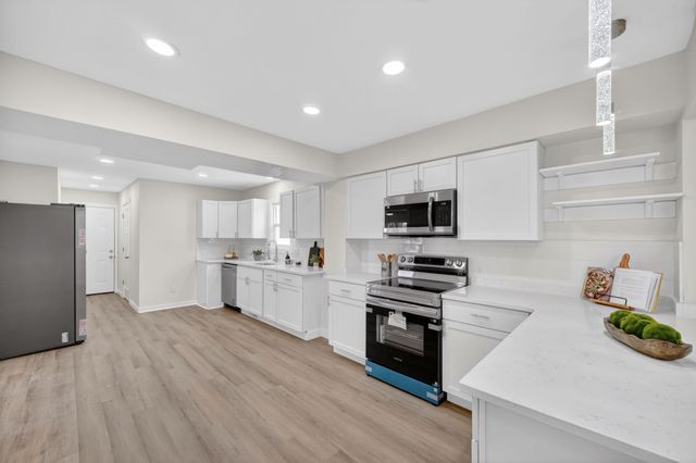 1611 66th Street, Windsor Heights, IA 50324