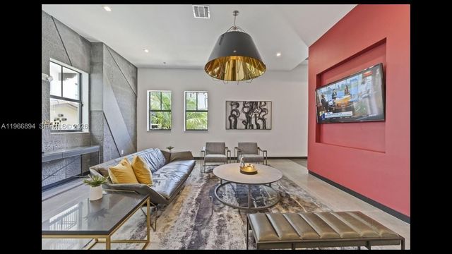 7850 Pasadena Blvd B1, Pembroke Pines, FL 33024