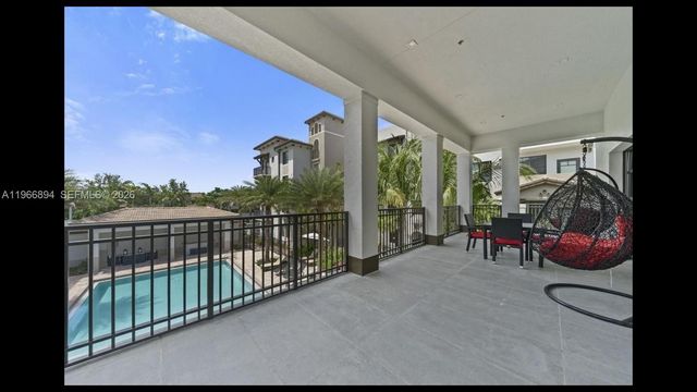 7850 Pasadena Blvd B1, Pembroke Pines, FL 33024