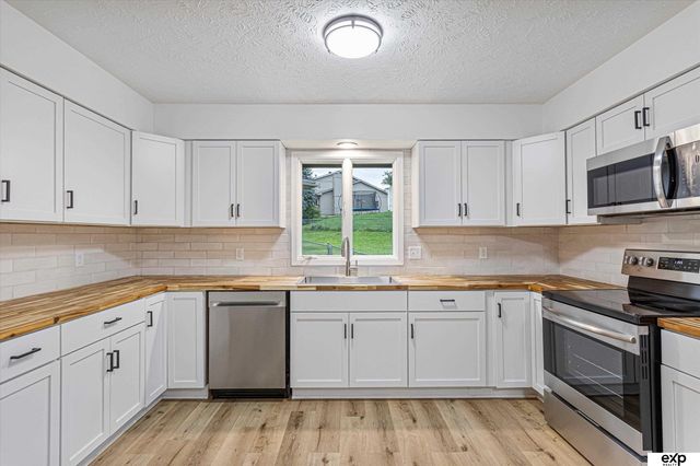 2220 S 164th Circle, Omaha, NE 68130