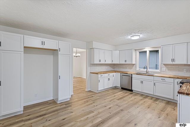 2220 S 164th Circle, Omaha, NE 68130