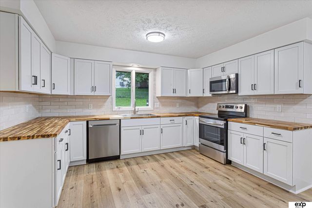 2220 S 164th Circle, Omaha, NE 68130