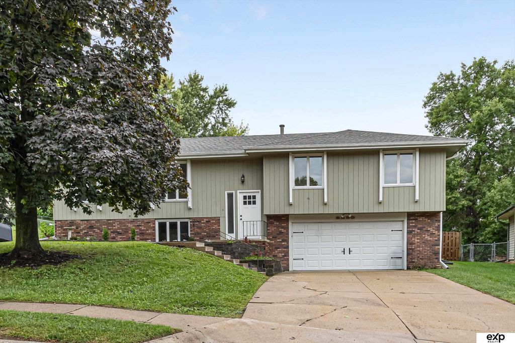 2220 S 164th Circle, Omaha, NE 68130
