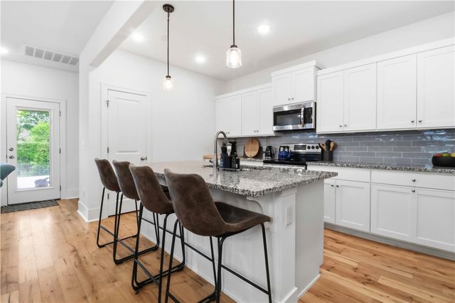 5104 SW Stanford Court, Bentonville, AR 72713