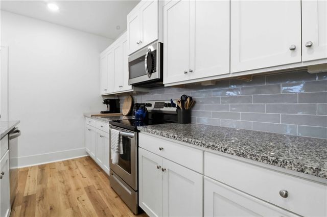 5104 SW Stanford Court, Bentonville, AR 72713