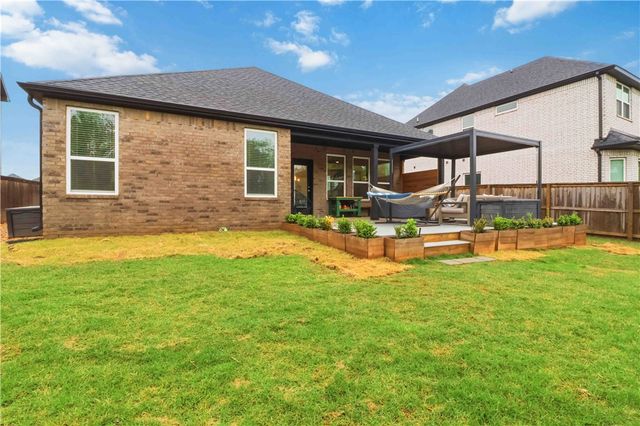 5104 SW Stanford Court, Bentonville, AR 72713
