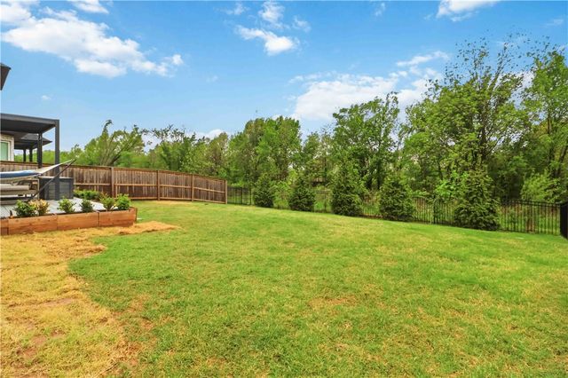 5104 SW Stanford Court, Bentonville, AR 72713