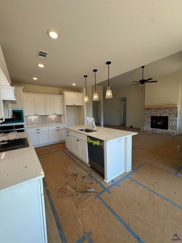 8 Pleasant Oaks Drive, Perry, GA 31069