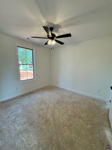 8 Pleasant Oaks Drive, Perry, GA 31069