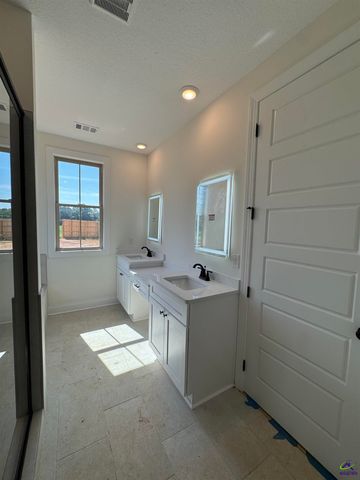 8 Pleasant Oaks Drive, Perry, GA 31069