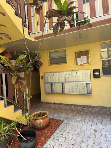 13655 NE 10th Ave 208, North Miami, FL 33161