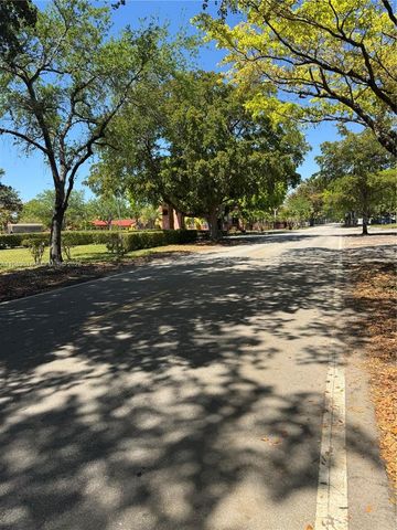 13655 NE 10th Ave 208, North Miami, FL 33161