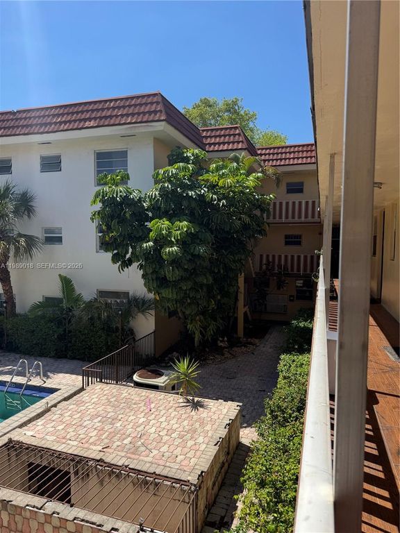 13655 NE 10th Ave 208, North Miami, FL 33161