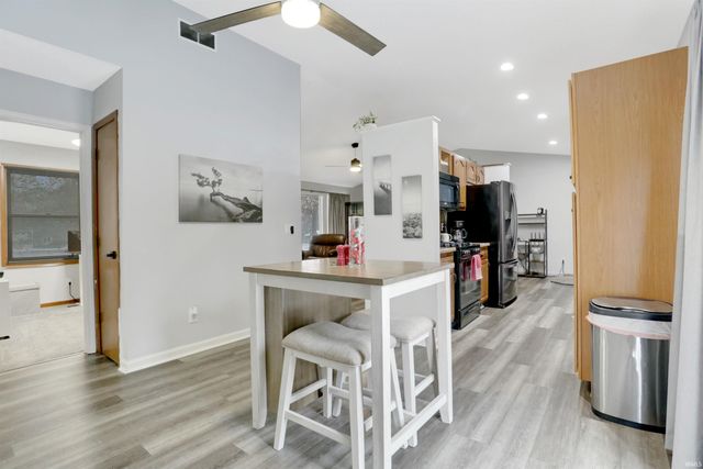 10100 Hillview Drive, Evansville, IN 47720