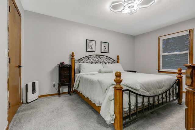 10100 Hillview Drive, Evansville, IN 47720