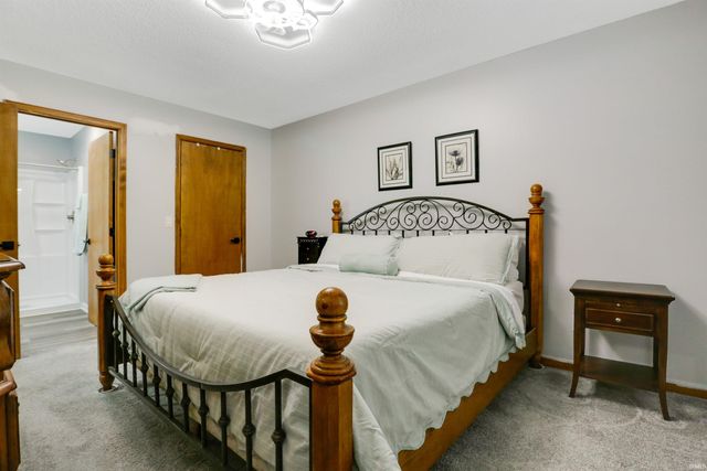 10100 Hillview Drive, Evansville, IN 47720