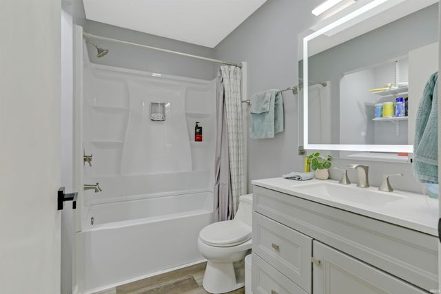 10100 Hillview Drive, Evansville, IN 47720