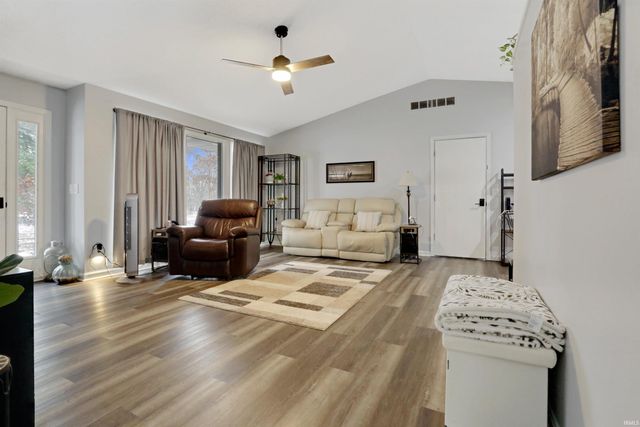 10100 Hillview Drive, Evansville, IN 47720