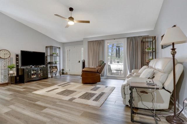 10100 Hillview Drive, Evansville, IN 47720