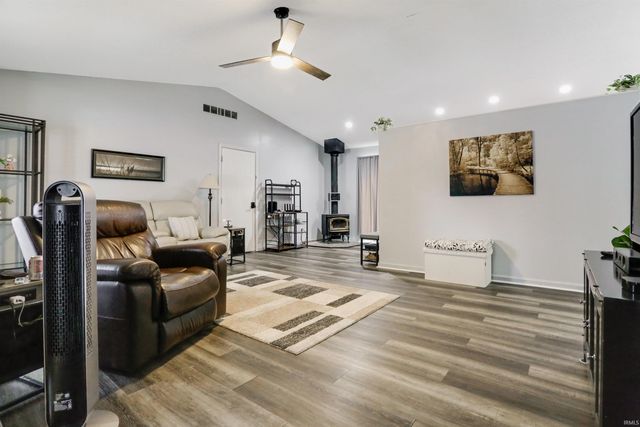 10100 Hillview Drive, Evansville, IN 47720