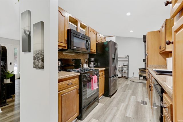 10100 Hillview Drive, Evansville, IN 47720