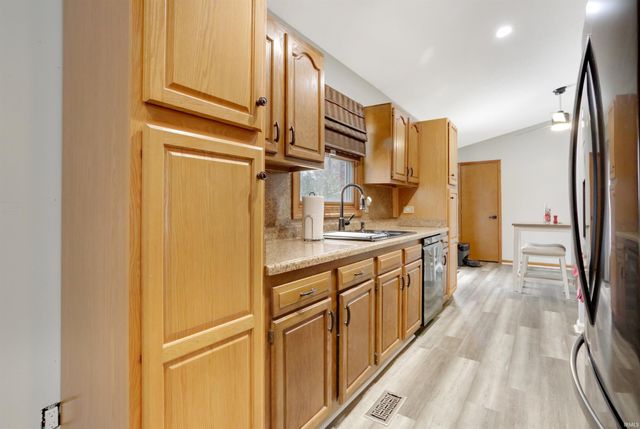 10100 Hillview Drive, Evansville, IN 47720