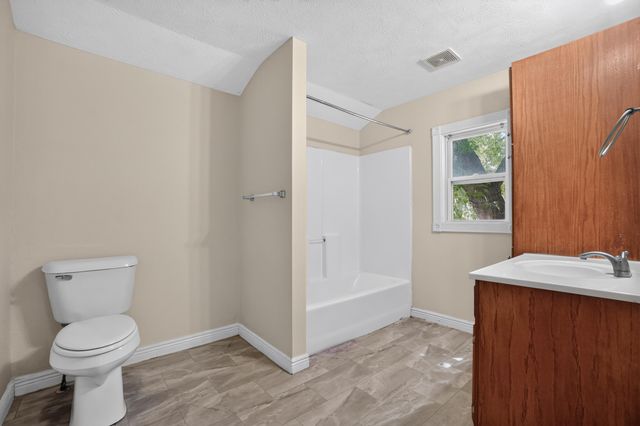 330 STUTSMAN Street, Council Bluffs, IA 51503
