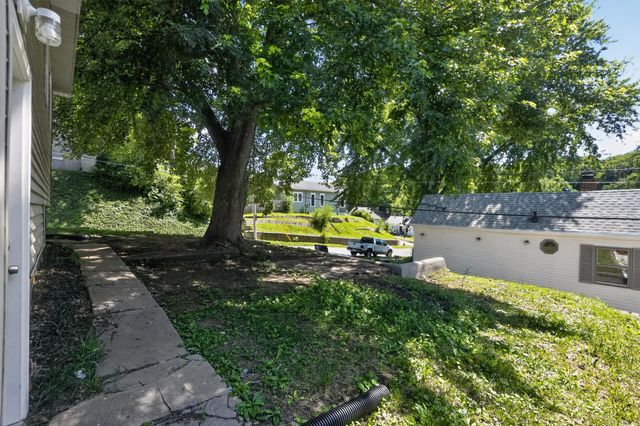 330 STUTSMAN Street, Council Bluffs, IA 51503