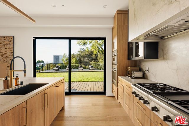 3208 Oakley Drive, Los Angeles, CA 90068