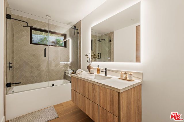 3208 Oakley Drive, Los Angeles, CA 90068