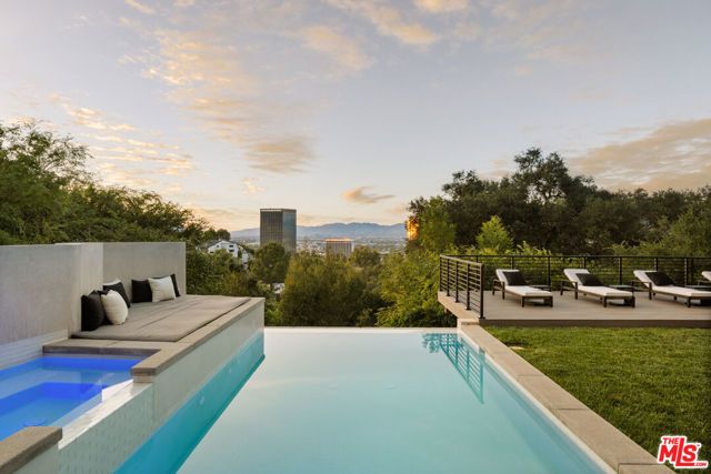 3208 Oakley Drive, Los Angeles, CA 90068