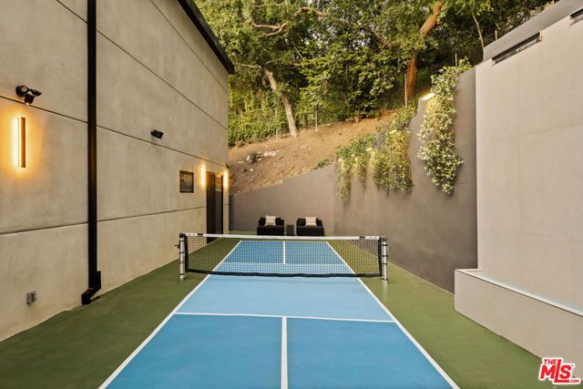 3208 Oakley Drive, Los Angeles, CA 90068