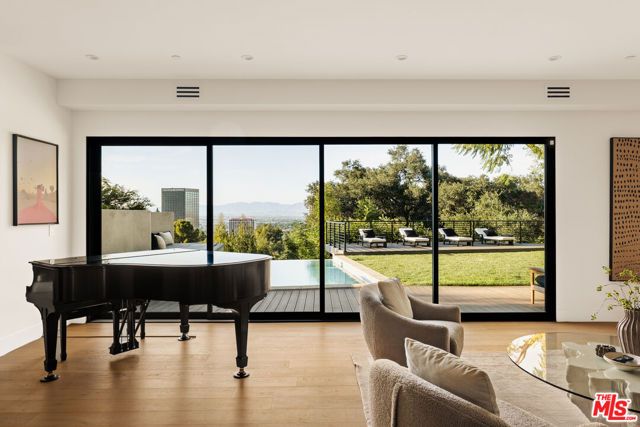 3208 Oakley Drive, Los Angeles, CA 90068