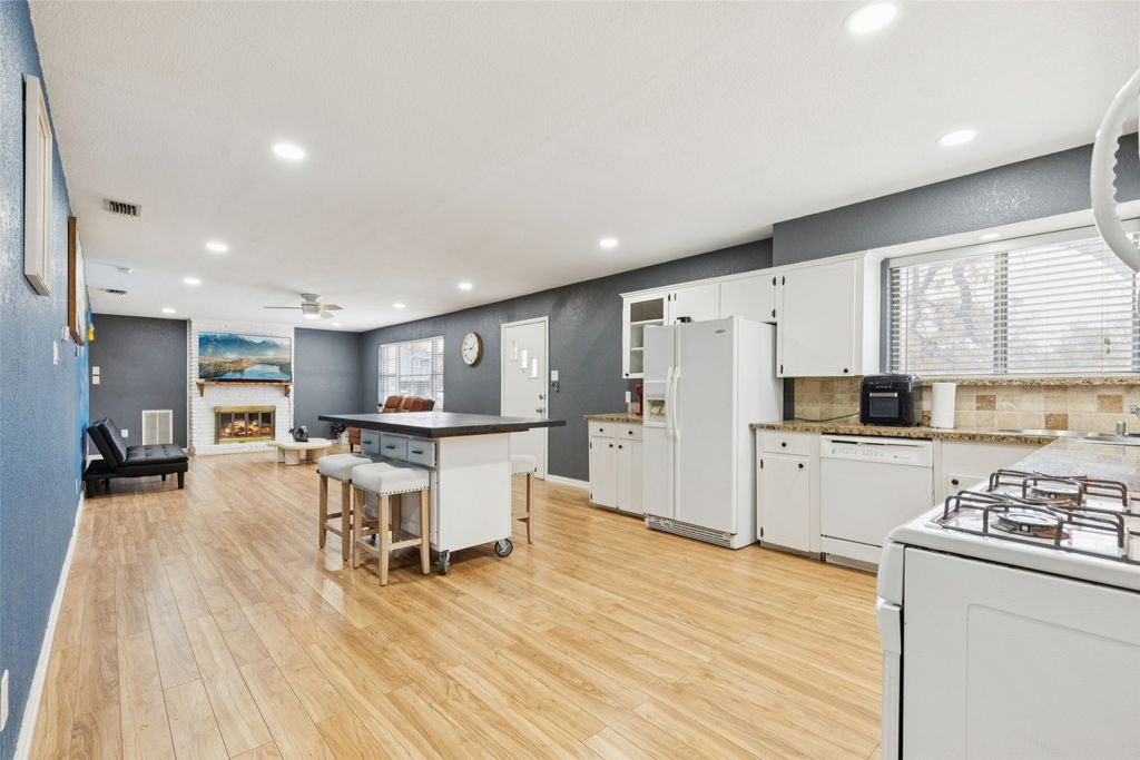 102 Woodland Drive, Highland Village, TX 75077